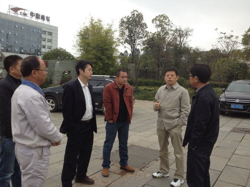 11月24日，局党组成员、副局长黄晓军赴市“十百千”工程重点企业南车株洲电机股份有限公司，现场协调解决企业发展难题
