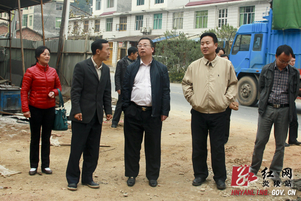 省商务厅副厅长李心球来炎指导建设扶贫工作