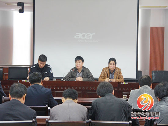 李子善主持召开城区道路交通安全隐患治理听证会