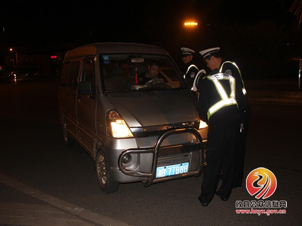 交警大队：夜间出击集中整治城区重点路段交通秩序