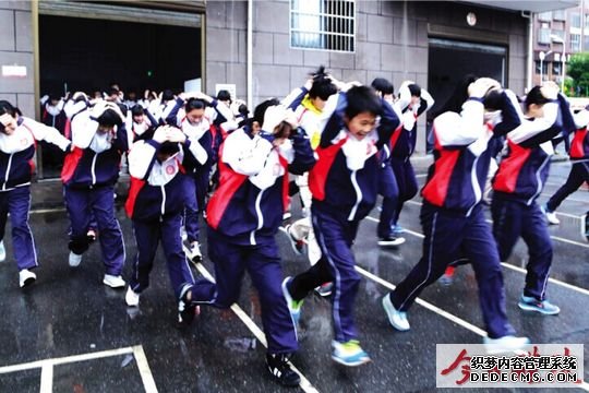 青云中学开展防空疏散演练