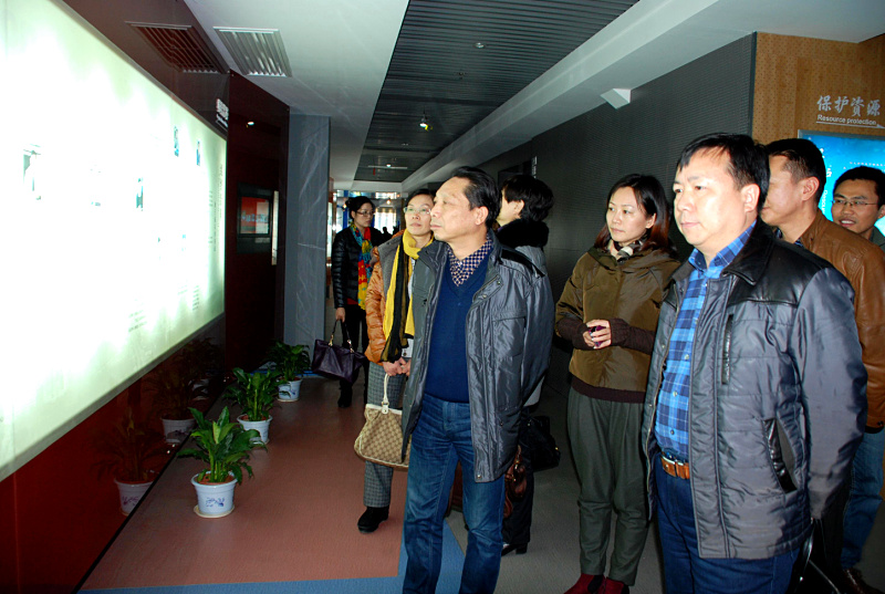 12月16日，株洲市系统工会述职和务虚会在我局召开，市人大常委会副主任、市总工会主席及与会代表在何安国局长的陪同下参观了国土资源展厅