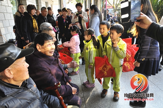 伟才幼儿园元旦举行“大手拉小手”爱心义卖活动