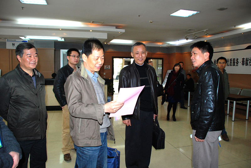 12月12日，省文明委领导一行来我局检查指导省文明单位创建工作