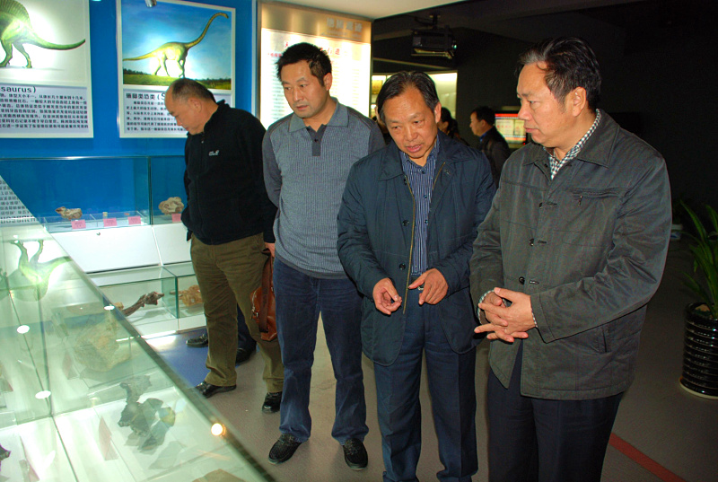 12月16日，株洲市系统工会述职和务虚会在我局召开，市人大常委会副主任、市总工会主席及与会代表在何安国局长的陪同下参观了国土资源展厅