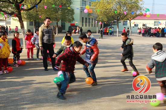【欢庆元旦】皇图岭镇中心小学举行“欢乐元旦、快乐游艺”活动