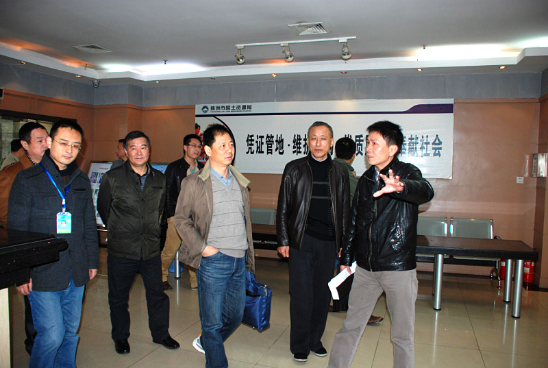 12月12日，省文明委领导一行来我局检查指导省文明单位创建工作