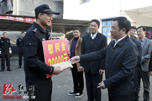 黄诗燕到县公安局巡防大队视察慰问