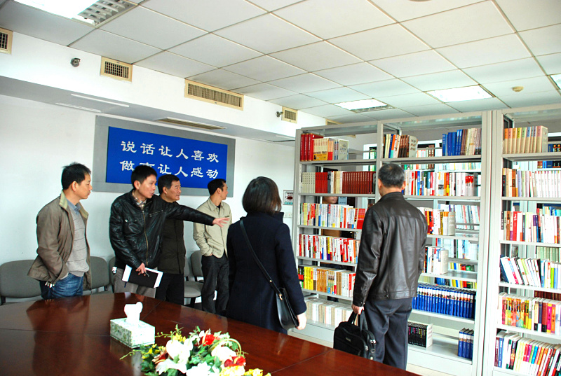 12月12日，省文明委领导一行来我局检查指导省文明单位创建工作