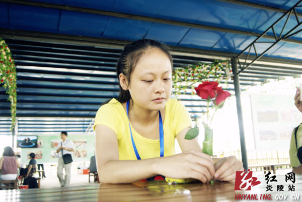 炎陵90后青年诗人玉珍喜获首届＂人民文学诗歌奖＂