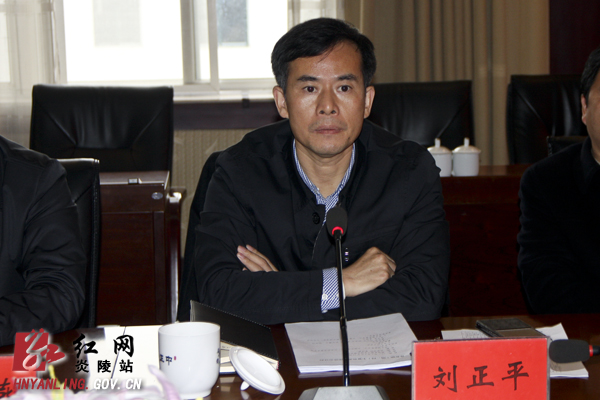 黄诗燕主持召开全县各乡镇（场、局）主要负责人座谈会