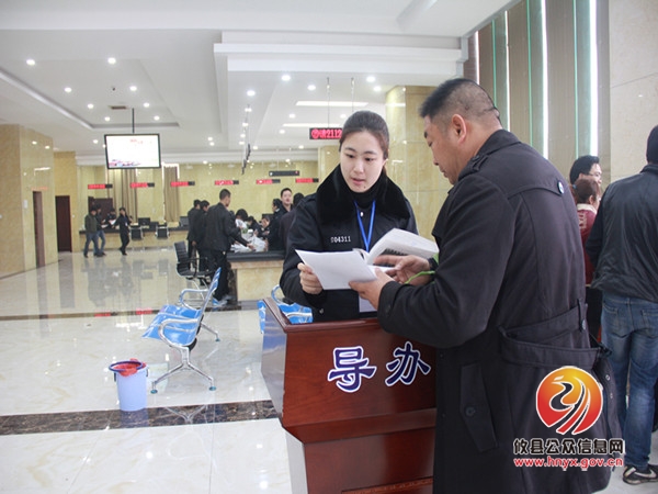 交警大队：新车管所首个工作日迎来办证高峰