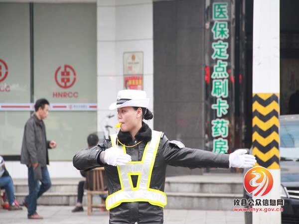 交警大队：车流中的交警风采（组图）