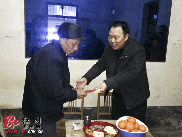 送温暖 察民情 纾民困