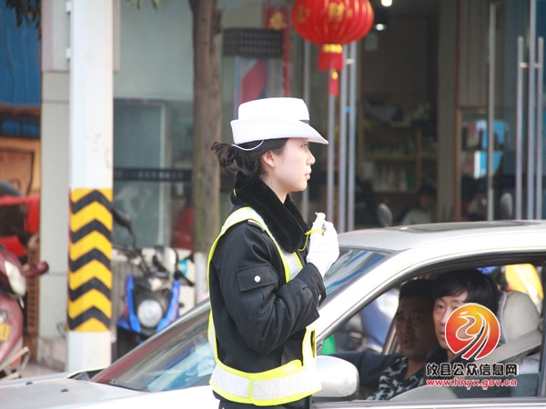 交警大队：车流中的交警风采（组图）
