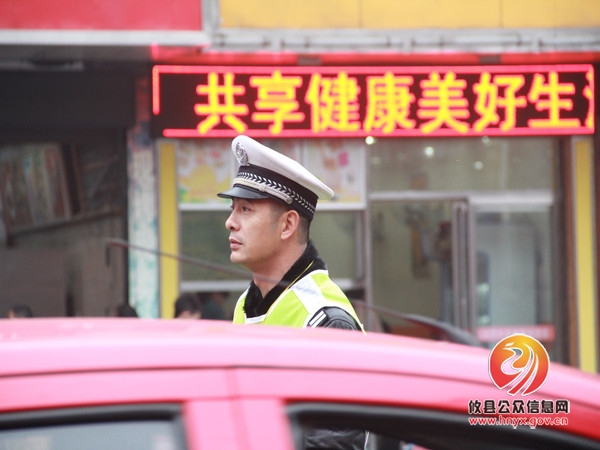 交警大队：车流中的交警风采（组图）