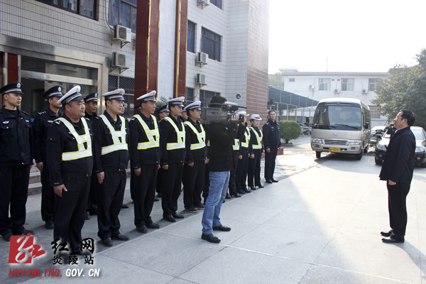 黄诗燕慰问民生保障单位