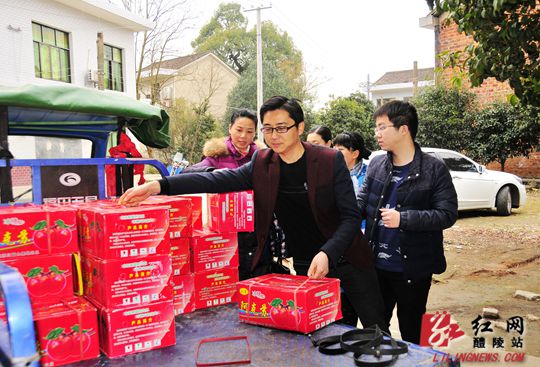 【连心解困&middot;大走访】市委宣传部节前走访慰问困难群众