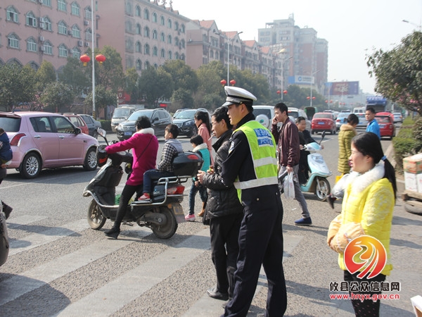 交警大队：车流中的交警风采（组图）
