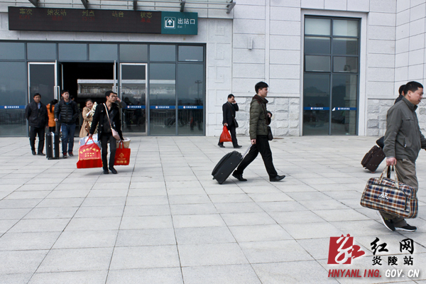 炎陵县首个铁路春运:让回家过年更便捷