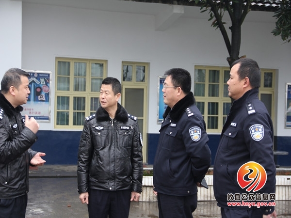 市交警支队队长黄耀斌深入攸县督导春运工作