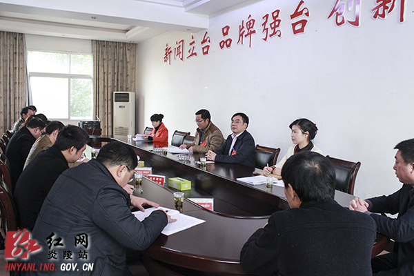 【两会快讯】黄诗燕参加第四代表团分组讨论