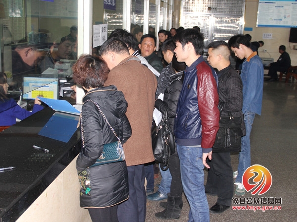 交警大队：多措并举积极应对业务办理高峰