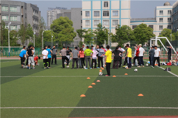 市教育局、体育局联合举办全市校园足球师资培训