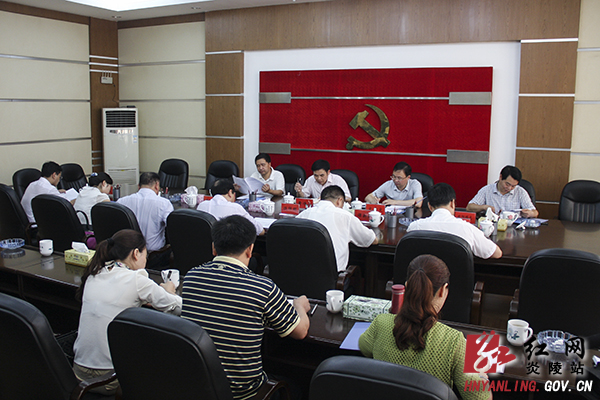 黄诗燕主持召开县委常委会 部署＂三严三实＂专题教育等工作