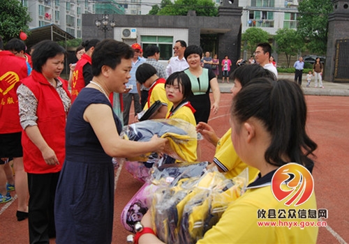 攸县计生协开展“关怀特校学生”志愿服务活动