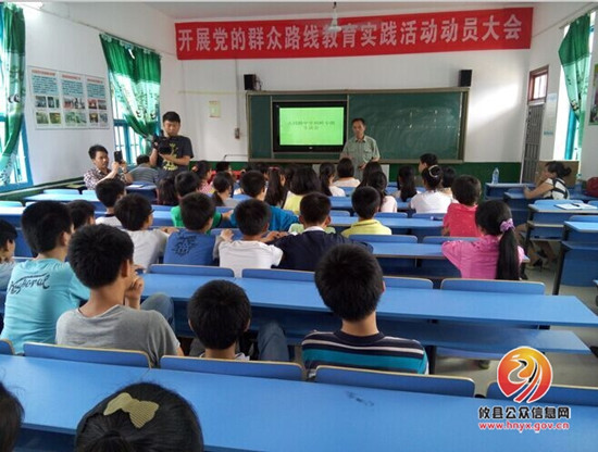 文龙彪一行到大同桥中学开展生活会
