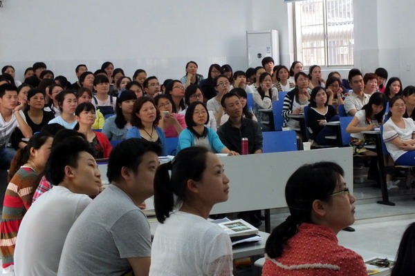 读思结合，知行合一——芦淞区立人学校承办株洲市小学数学教师读书活动