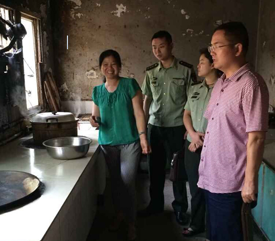 区民政局联合消防大队对辖区内敬老院进行消防安全检查