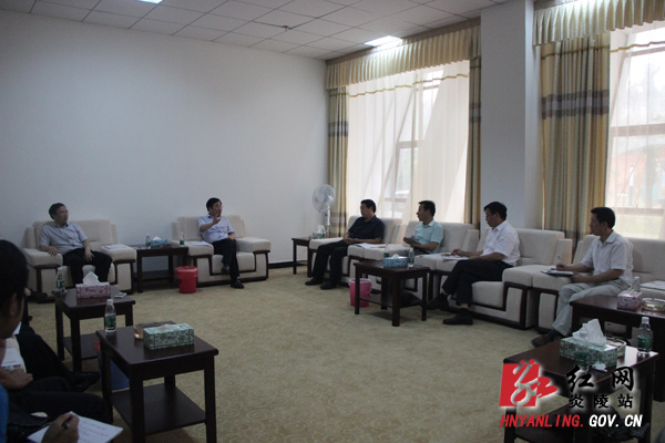 县主要领导视察文体中心建设 要求抓紧扫尾尽快投入使用