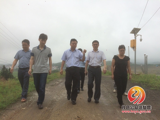 胡湘之一行到丫江桥镇皮佳如水库视察防汛抗旱工作