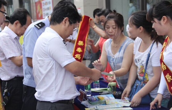 芦淞区疾控中心积极开展“全民禁毒宣传月”宣传活动