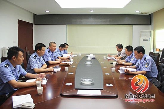 株洲市交警副支队长朱安琪来攸县大队督导重点车辆年检工作
