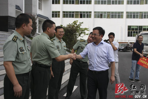 庆"八一":县领导慰问驻炎部队官兵