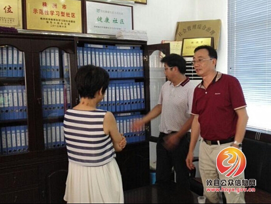 县总工会深入基层指导社区工会规范化建设
