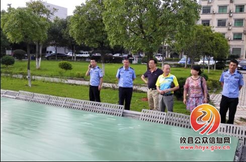 县总工会主席张益群一行到交警大队视察指导职工之家建设