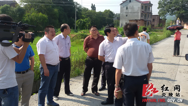 营造良好施工环境 将S347石潮至垄下公路建成幸福之路