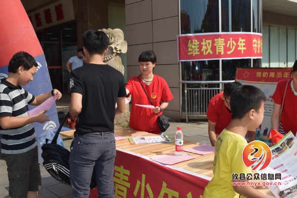团县委启动青少年法治宣传教育巡回展活动