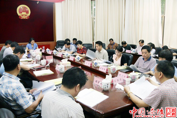 江小忠主持召开政府常务会议