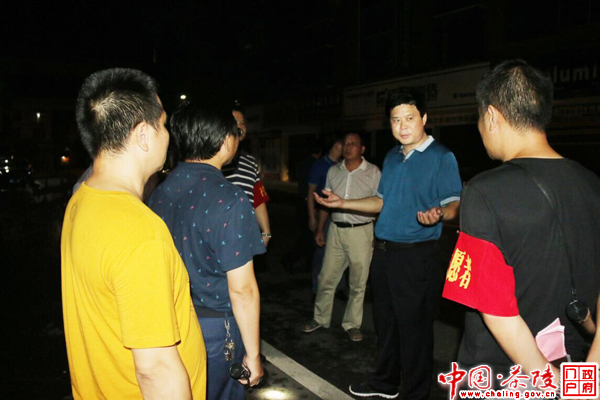 彭新军带队参加大巡防 走村串户贴民心
