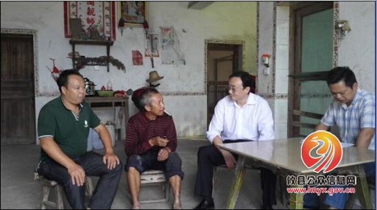 县总工会到丫江桥镇三峰村开展“一进二访”活动