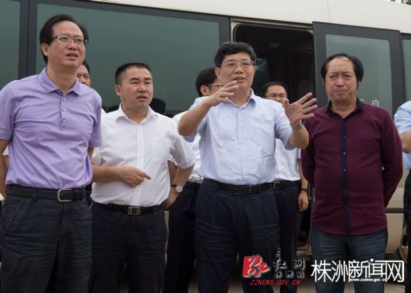 贺安杰到蛟龙社区 调研美丽乡村建设工作