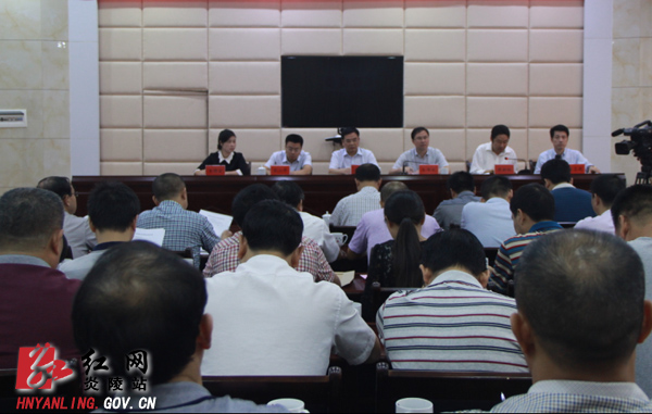 黄诗燕：加大力度 全面抓好综治民调工作