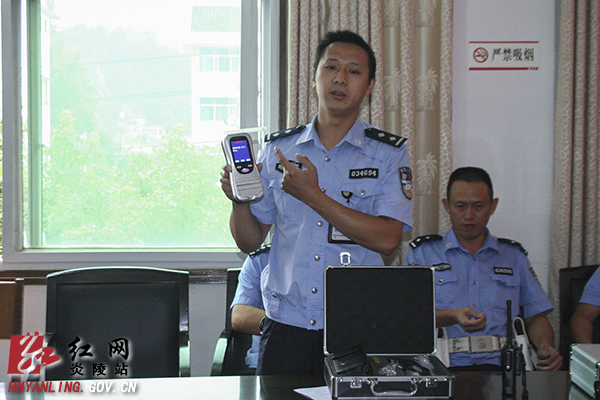 县公安局交警大队举办"警营开放日"活动
