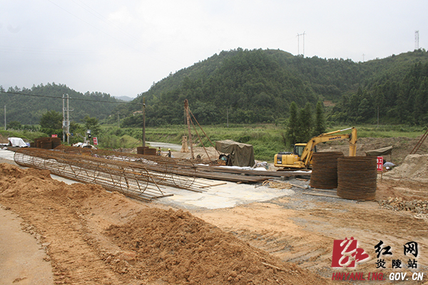 霞阳镇：以优质服务加快推进项目建设