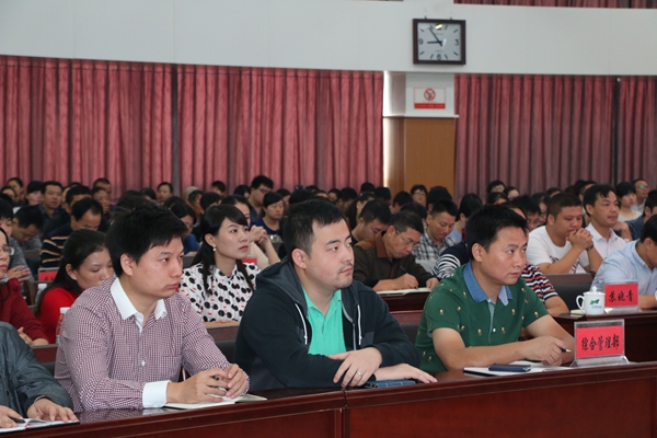 云龙示范区对400名公务员进行礼仪培训